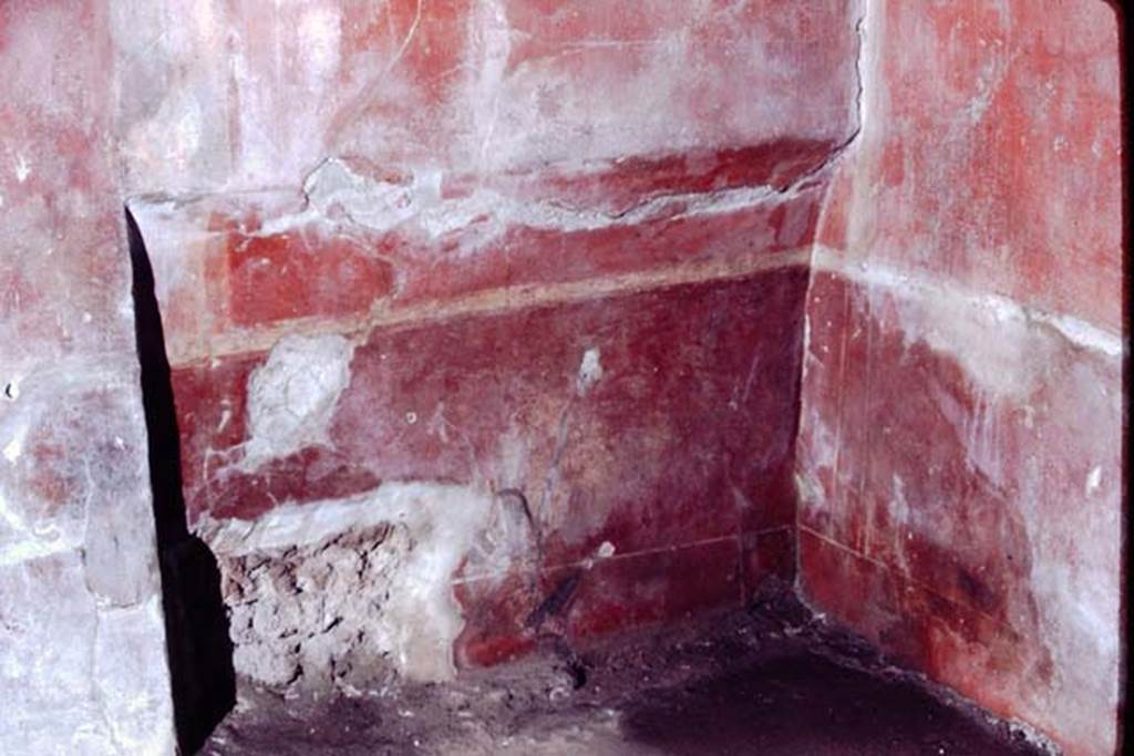I.7.1 Pompeii. 1968. Bed recess in north wall at east end of triclinium on north side of peristyle. Photo by Stanley A. Jashemski.
Source: The Wilhelmina and Stanley A. Jashemski archive in the University of Maryland Library, Special Collections (See collection page) and made available under the Creative Commons Attribution-Non-Commercial License v.4. See Licence and use details.
J68f0441

