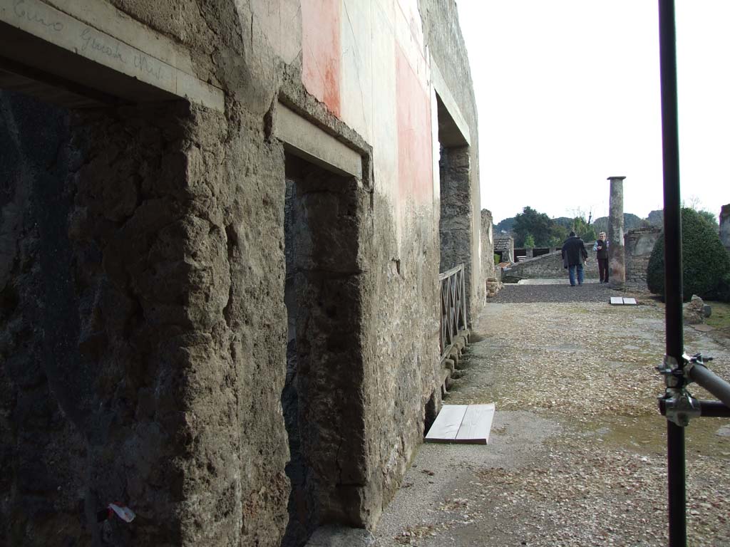 I.7.1 Pompeii. December 2006. Looking south along east side of peristyle.