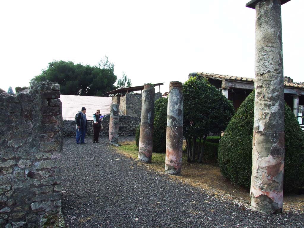 I.7.1 Pompeii. December 2006. Looking west along south side of peristyle.
