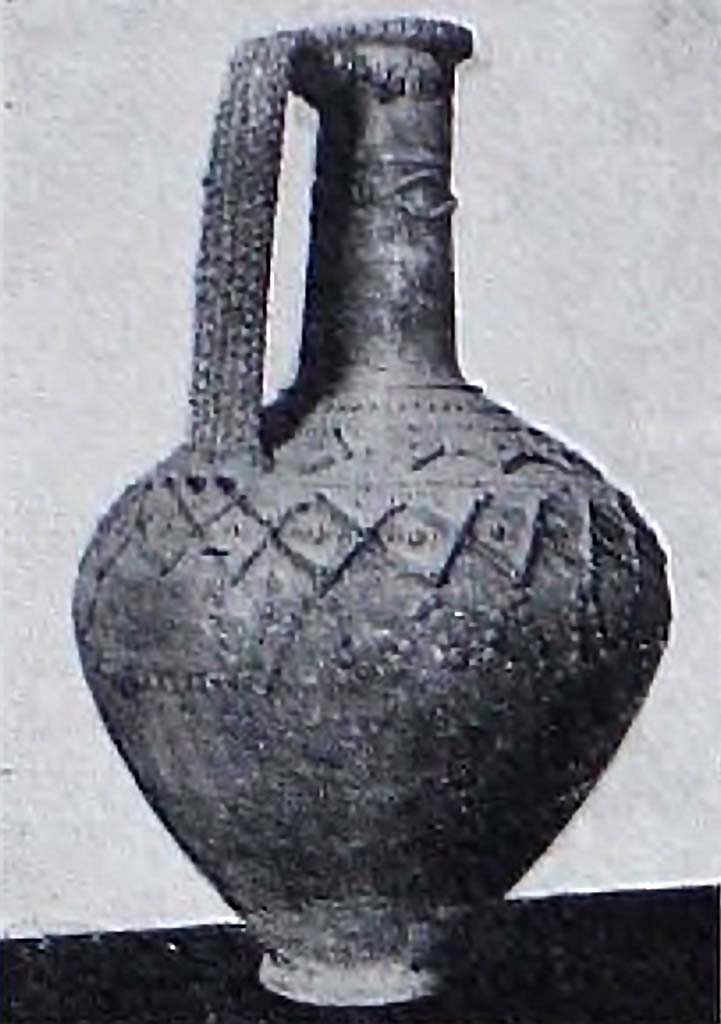 I.7.2 Pompeii. Large terracotta decorated vase, height 0.68m.
This was found, along with other objects, in the room under the stairs.
Under the handle, and written into the fresh clay, was the inscription P Corneli Corinti servos fecit (see below).
See Notizie degli Scavi di Antichit, 1927, (p. 12, fig. 4).
