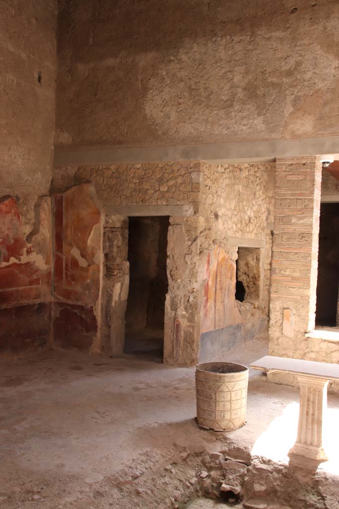 I.7.3 Pompeii. September 2019. South-east corner and south side of atrium.
Photo courtesy of Klaus Heese.
