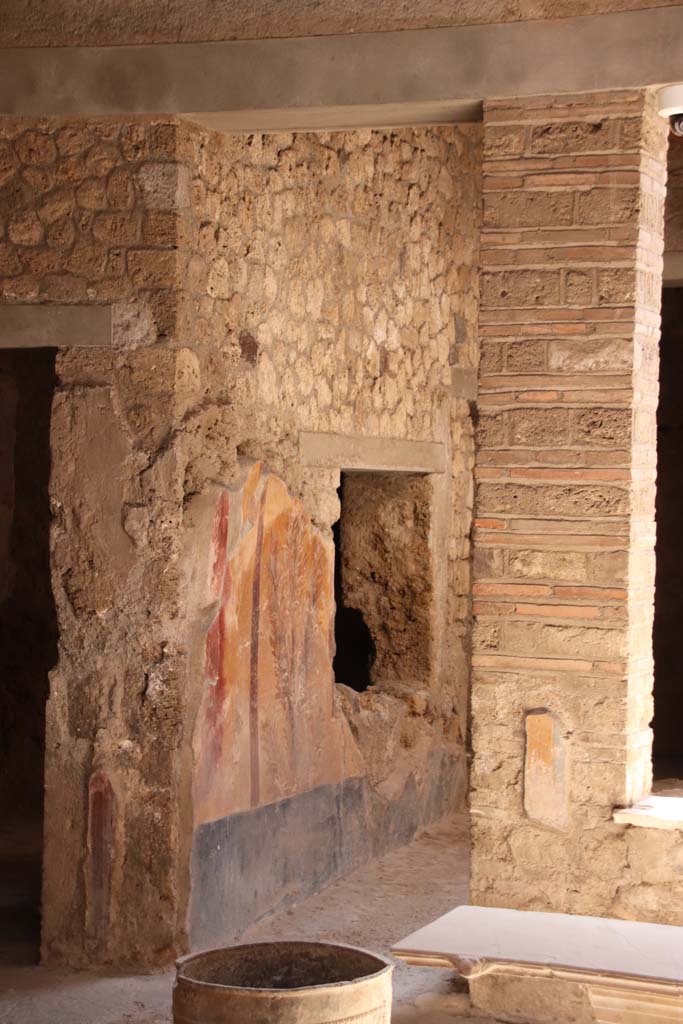 I.7.3 Pompeii. September 2019. East wall of entrance to garden area, in south wall of atrium
Photo courtesy of Klaus Heese.