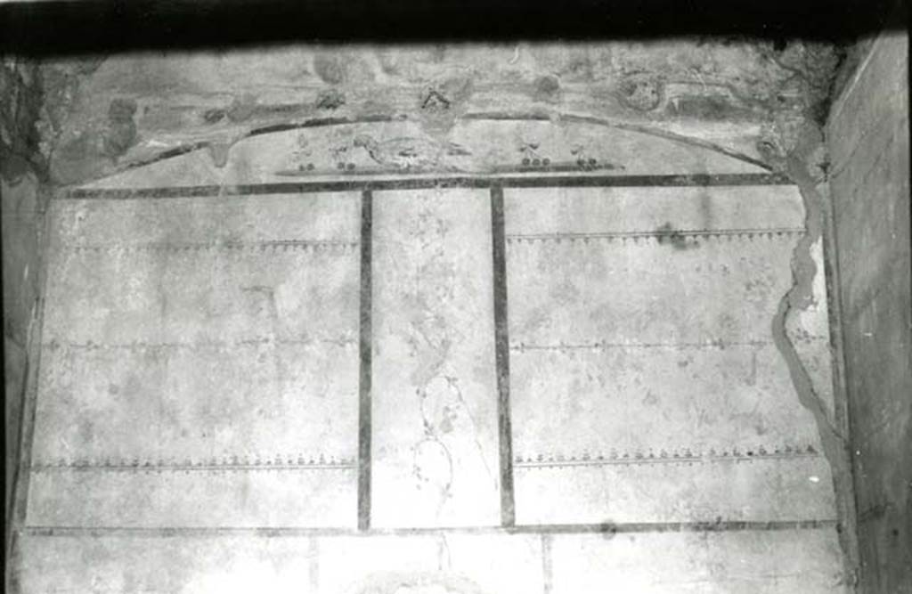 I.7.3 Pompeii. 1975. Domus of M. Fabius Amandus, room SW of court, S wall. Photo courtesy of Anne Laidlaw.
American Academy in Rome, Photographic Archive. Laidlaw collection _P_75_5_32.