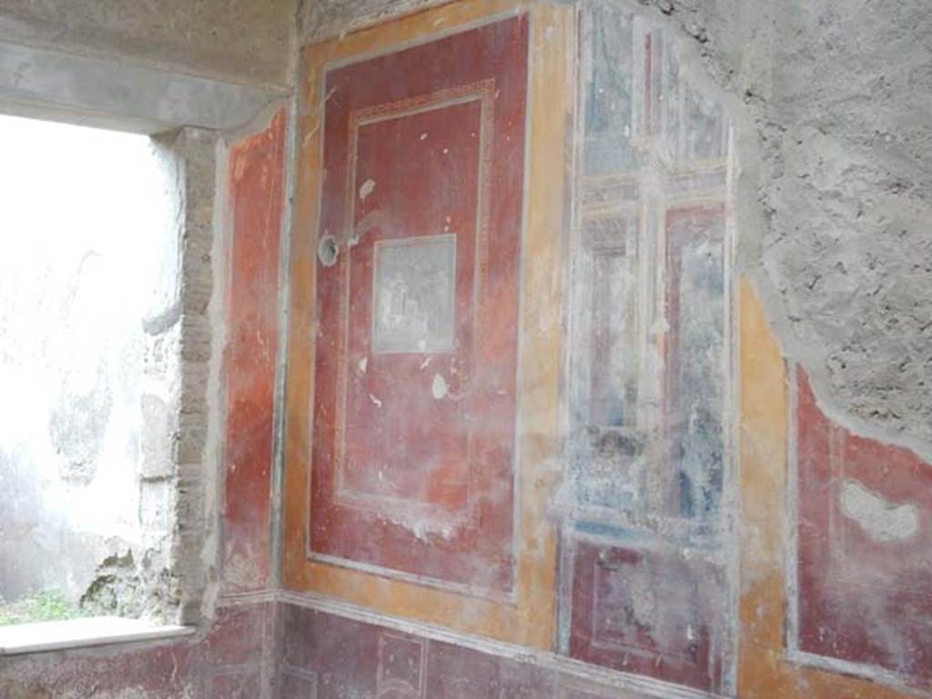 I.7.3 Pompeii. May 2017. South-west corner of atrium, and window into garden area.
Photo courtesy of Buzz Ferebee.