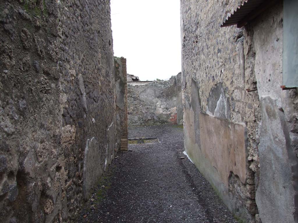 I.7.7 Pompeii. December 2006. Vestibule, looking south to atrium.