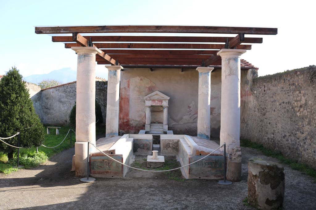 I.7.12 Pompeii. December 2018. Looking south across triclinium in garden area. Photo courtesy of Aude Durand.