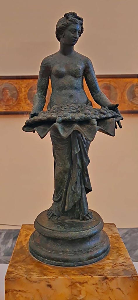 I.7.12 Pompeii. May 2017. Fountain base from nymphaeum. Photo courtesy of Buzz Ferebee. According to Jashemski,  “in the niche stood a bronze fountain statuette of Pomona holding a bivalve shell filled with fruit (0.38m high), now in Naples Archaeological Museum, inventory number 144276, from which the jetting water fell down four marble steps into the small square pool below”. See Jashemski, W. F., 1993. The Gardens of Pompeii, Volume II: Appendices. New York: Caratzas, (p.38).
