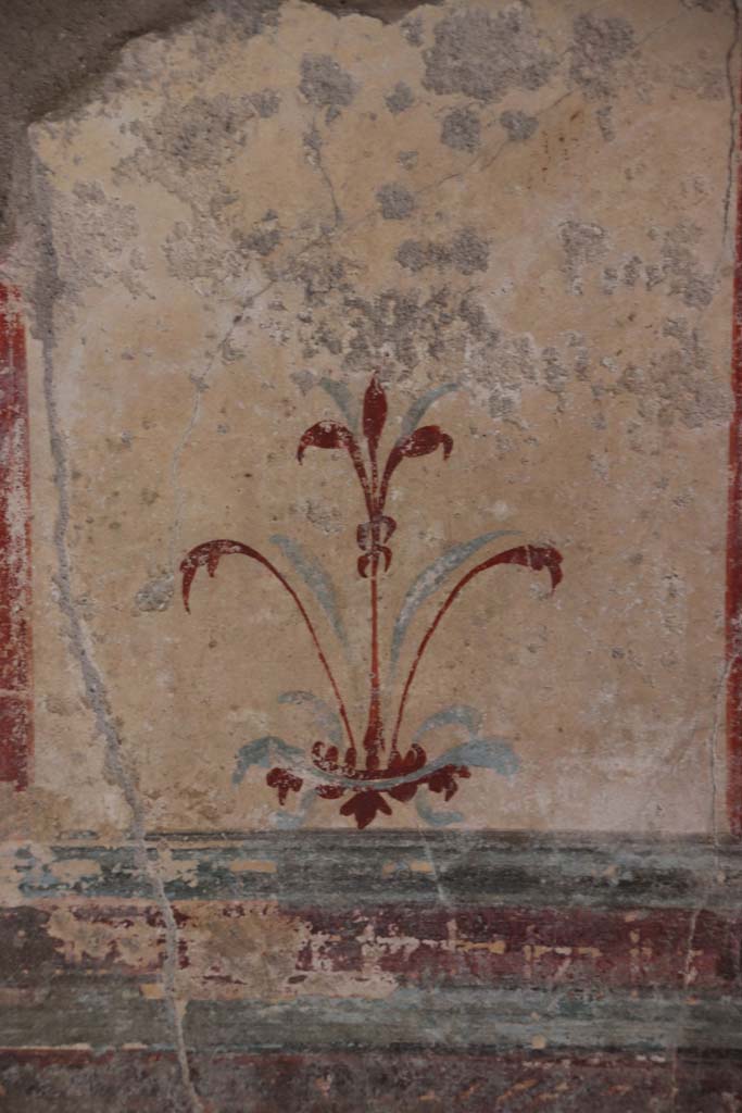 I.7.12 Pompeii. September 2021. 
Painted decoration on east side of doorway in north wall. Photo courtesy of Klaus Heese.
