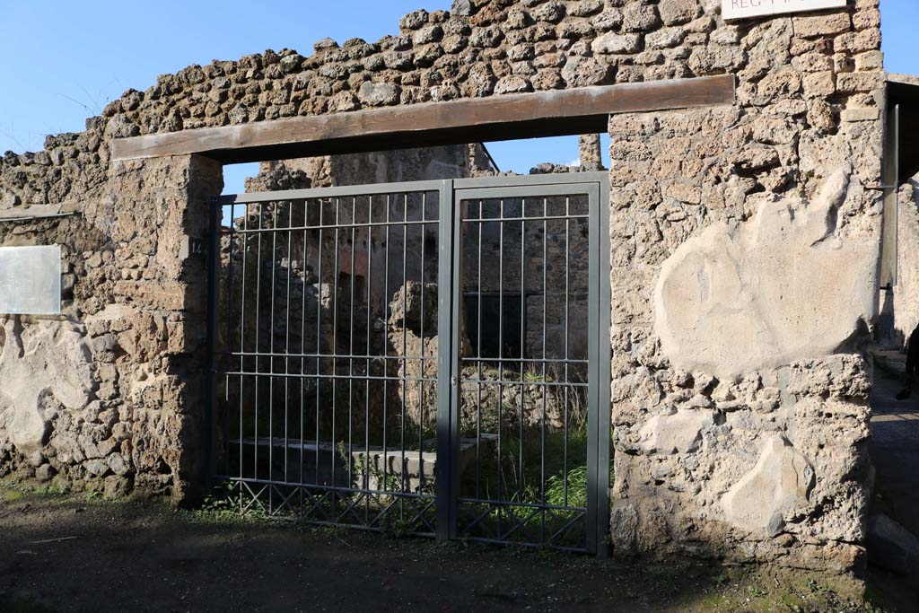 I.7.14 Pompeii. December 2018. Entrance doorway on north side of Via di Castricio. Photo courtesy of Aude Durand.

