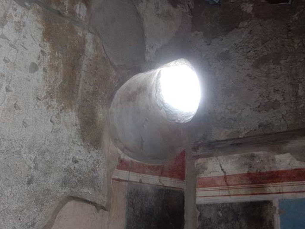 I.7.19 Pompeii. May 2017. Looking towards upper north-east corner of cubiculum with circular window. Photo courtesy of Buzz Ferebee.