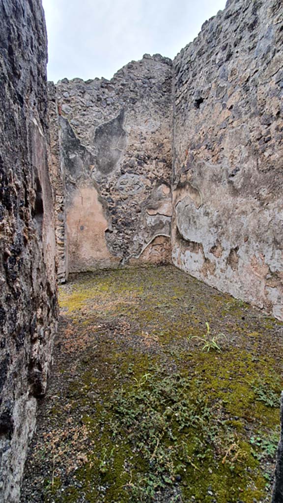 I.8.1 Pompeii. July 2021. 
Looking south through doorway into rear room, linking into the room on the north end of the west side of I.8.2. 
Foto Annette Haug, ERC Grant 681269 DÉCOR.
