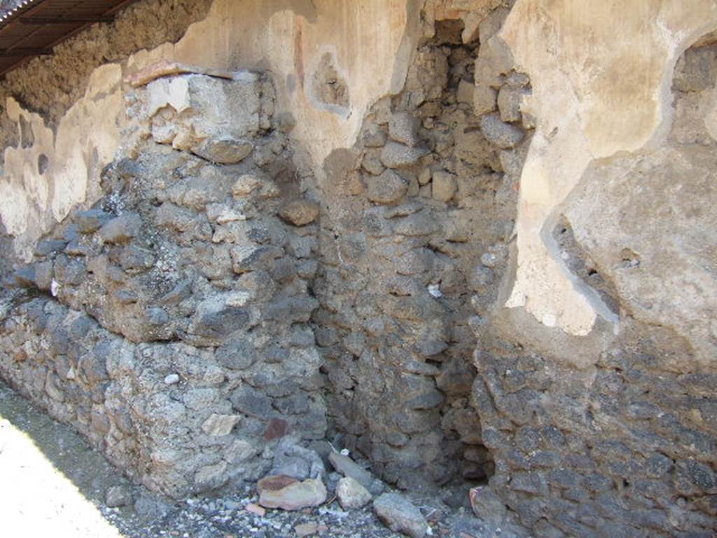 I.8.1 Pompeii. September 2005. West exterior side wall.