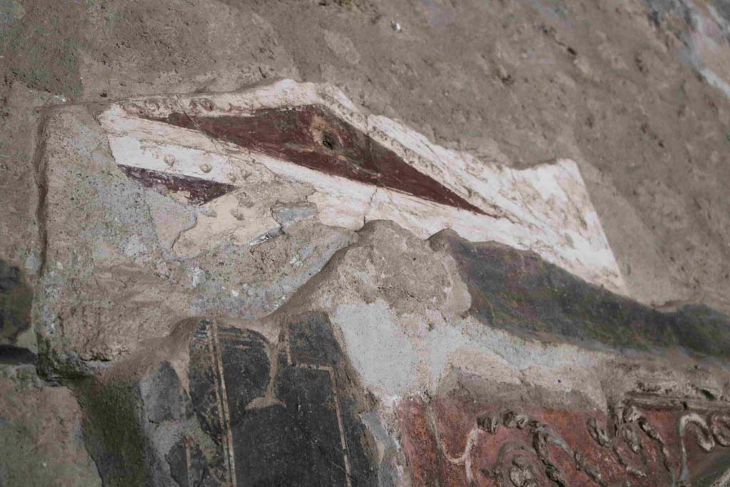 I.8.8 Pompeii. December 2018. Detail from south wall above lararium of remaining wall decoration. Photo courtesy of Aude Durand.