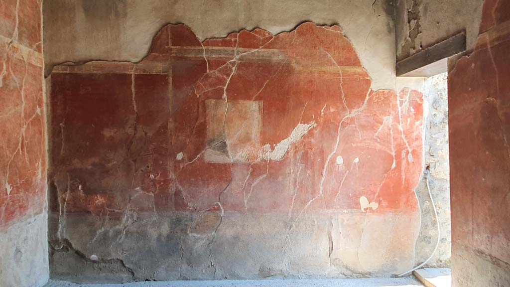 I.8.8 Pompeii. July 2021. Room 3, looking towards south wall, with doorway to room 2, on right.
Foto Annette Haug, ERC Grant 681269 DÉCOR.

