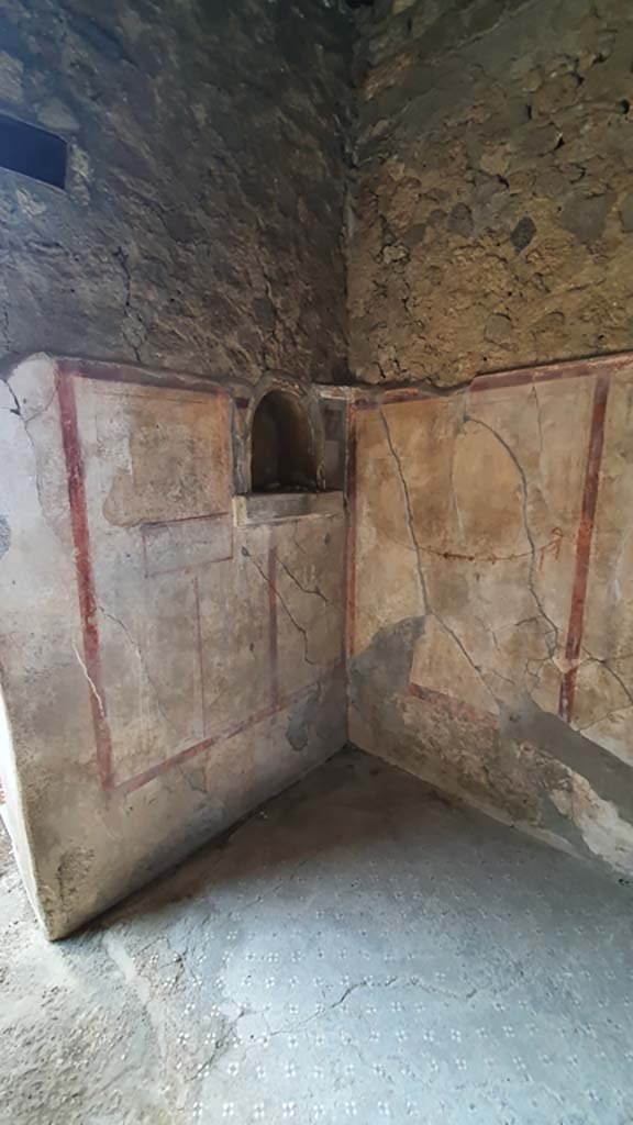 I.8.9 Pompeii. July 2021. Looking towards north-west corner with niche in west wall.
Foto Annette Haug, ERC Grant 681269 DÉCOR.
