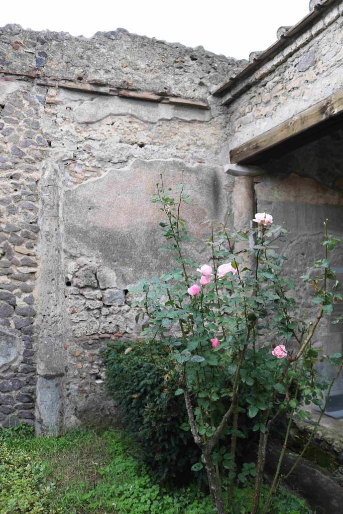 I.8.9 Pompeii. December 2018. Room 8, looking towards west wall of portico and garden area. Photo courtesy of Aude Durand.