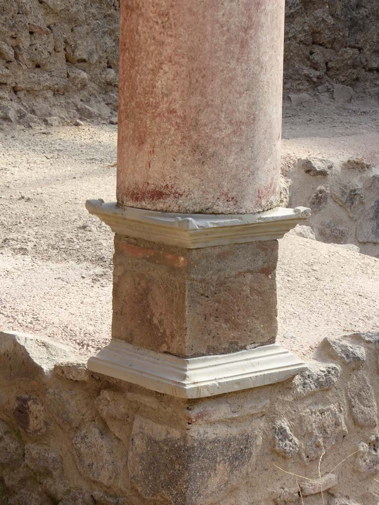 I.8.9 Pompeii. September 2015. Room 9, detail from north-west side of triclinium.
Foto Annette Haug, ERC Grant 681269 DÉCOR.

