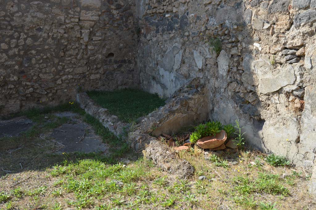 I.8.10 Pompeii. October 2017. Looking towards north-west corner of Peristyle 1.
Foto Taylor Lauritsen, ERC Grant 681269 DÉCOR.
