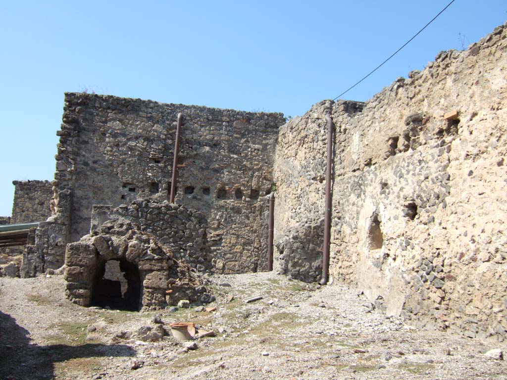 I.8.12 Pompeii. September 2005. Looking west from entrance.