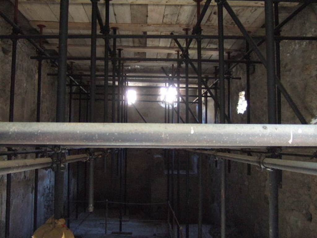 I.8.15 Pompeii. September 2005. Large workshop with kiln and plant for production of pigments.  