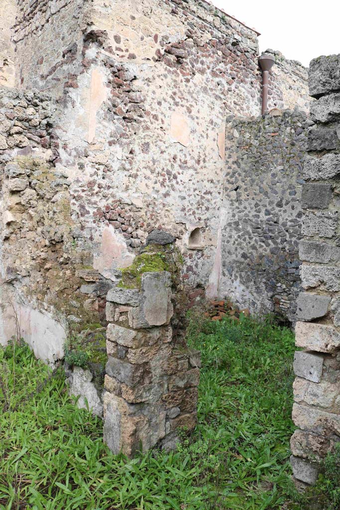 I.8.16 Pompeii. December 2018. 
Looking towards north wall with arched niche. Photo courtesy of Aude Durand.
