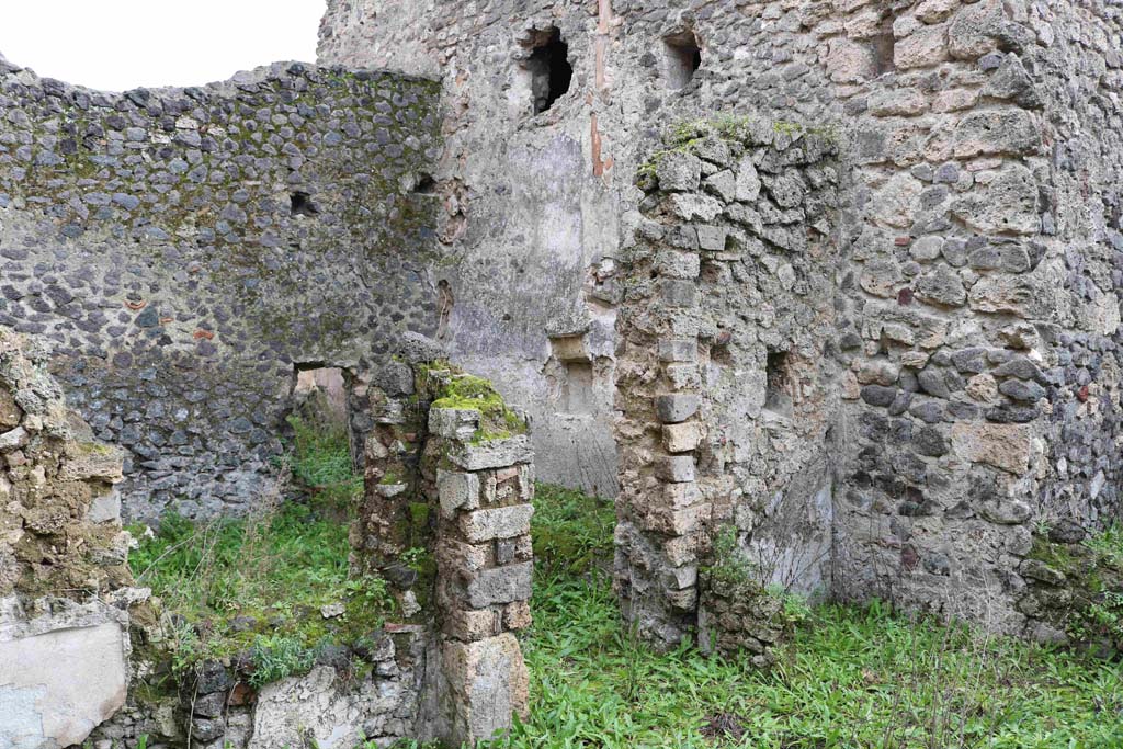 I.8.16 Pompeii. December 2018. Looking towards south wall with square niche. Photo courtesy of Aude Durand.

