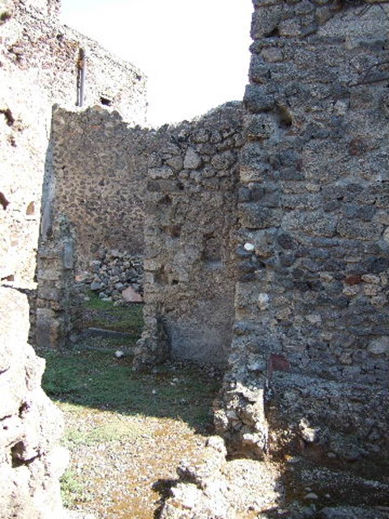 I.8.16 Pompeii. September 2005. Looking east from entrance.