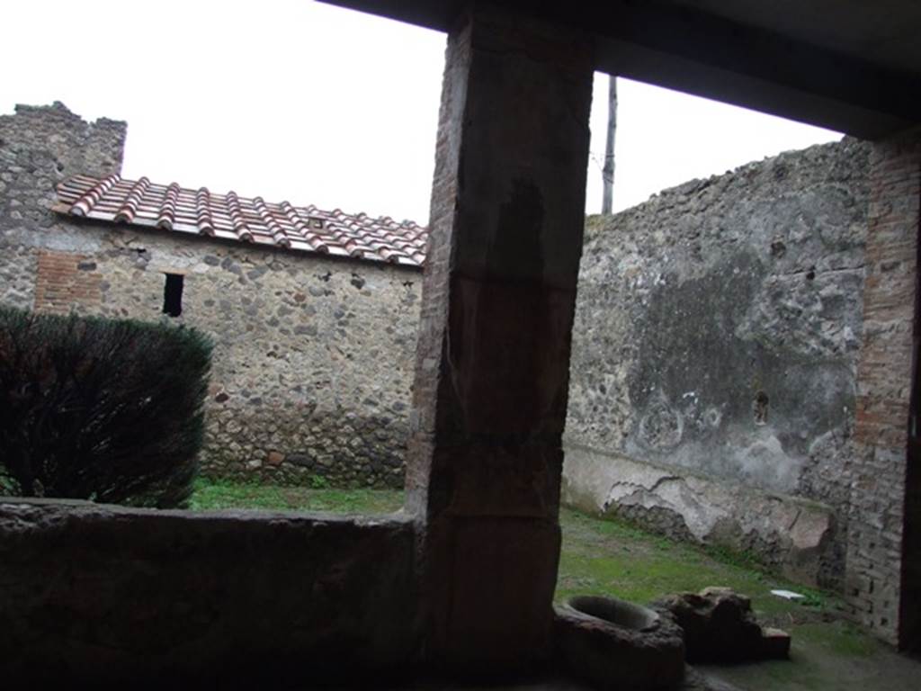 I.8.17 Pompeii. December 2007. Room 17, peristyle, looking to south-east corner from near room 16.