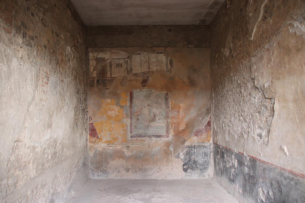 I.8.17 Pompeii. October 2024. Room 18, exedra, looking towards west wall. Photo courtesy of Klaus Heese.