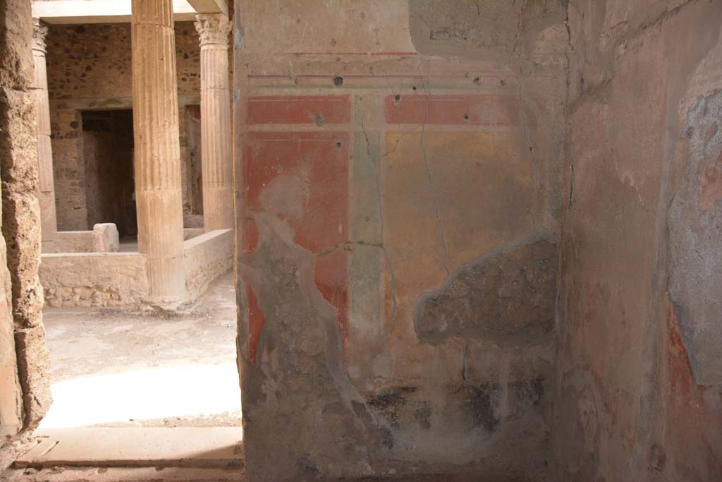 I.8.17 Pompeii. March 2019. Looking towards east wall with doorway to atrium at north end.
Foto Annette Haug, ERC Grant 681269 DCOR.
