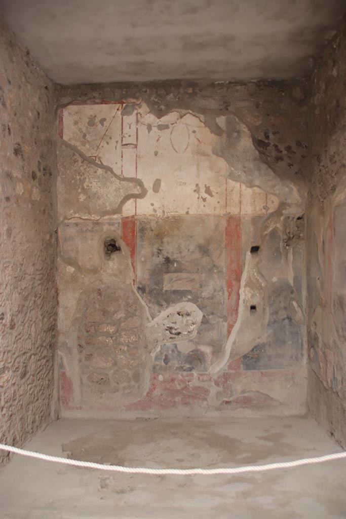 I.8.17 Pompeii. October 2024. 
Room 7, looking towards south wall of ala. Photo courtesy of Klaus Heese.
