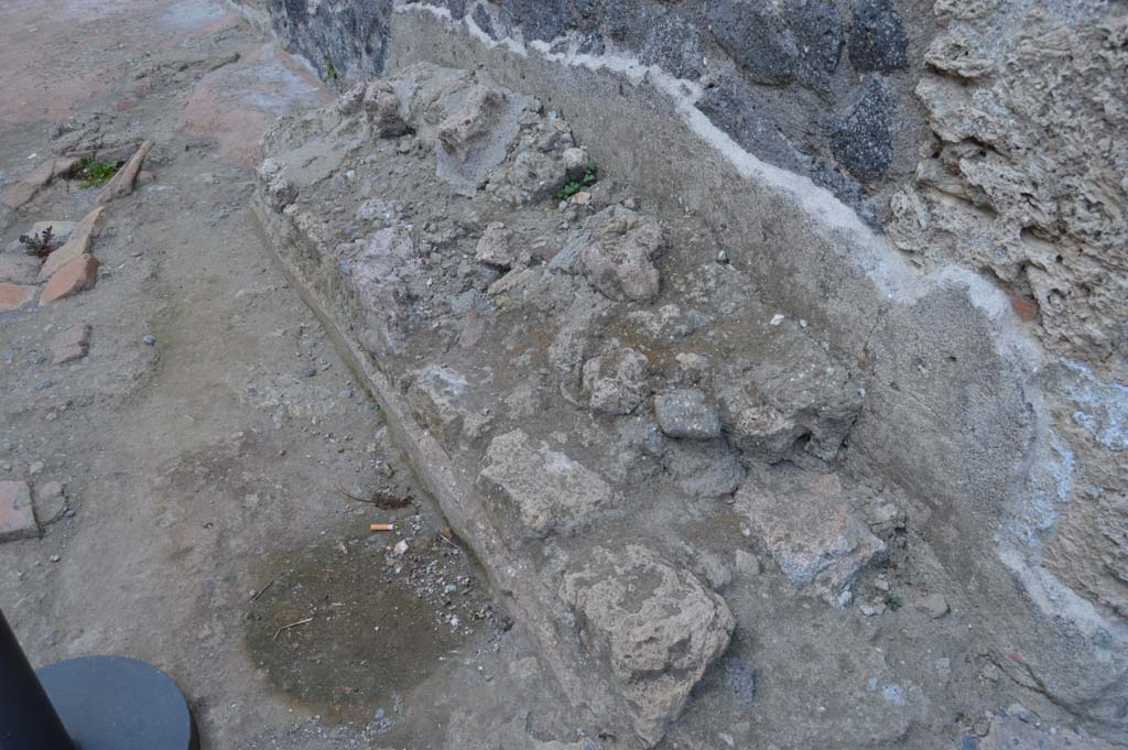 I.8.17 Pompeii. March 2019. Detail of bench, looking north.
Foto Taylor Lauritsen, ERC Grant 681269 DCOR.
