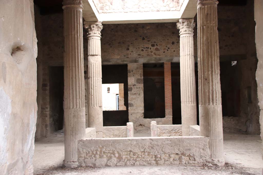 I.8.17 Pompeii. October 2020. Room 3, tetrastyle atrium and impluvium. Looking east from entrance. Photo courtesy of Klaus Heese.