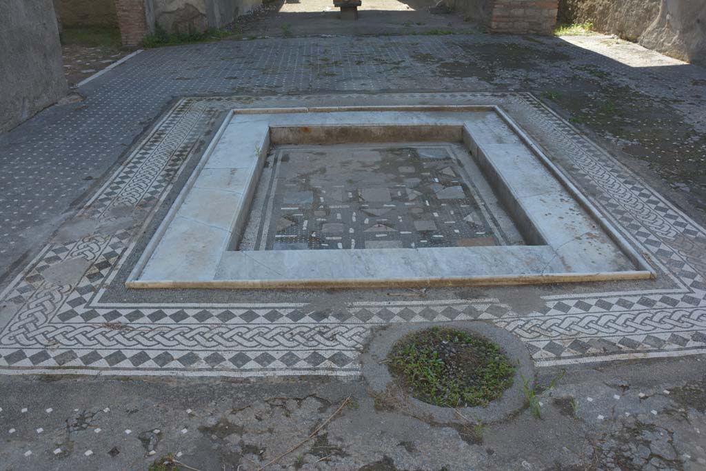 I.9.1 Pompeii. October 2019. Room 2, looking south across beautiful mosaic and marble impluvium in the atrium.
Foto Annette Haug, ERC Grant 681269 DCOR.
