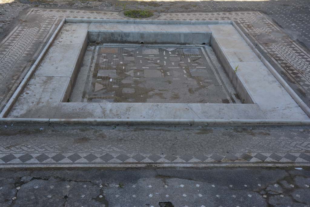 I.9.1 Pompeii. October 2019. Room 2, looking north across impluvium in atrium towards cistern-mouth at north end.
Foto Annette Haug, ERC Grant 681269 DCOR.

