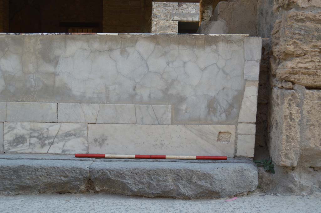 I.9.4 Pompeii. October 2017. Detail of front façade of marble counter, at west end.
Foto Taylor Lauritsen, ERC Grant 681269 DÉCOR.

