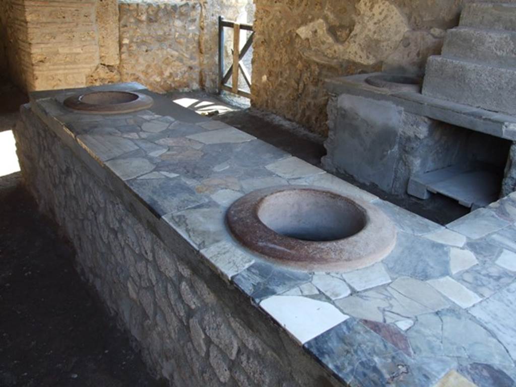 I.9.4 Pompeii.  March 2009.  Two urns on east side of counter.