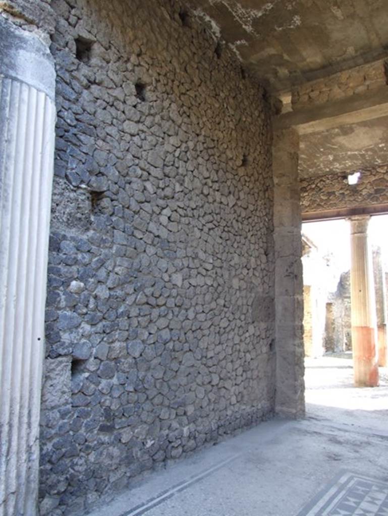 I.9.5 Pompeii. March 2009. Room 8 Tablinum. East wall
