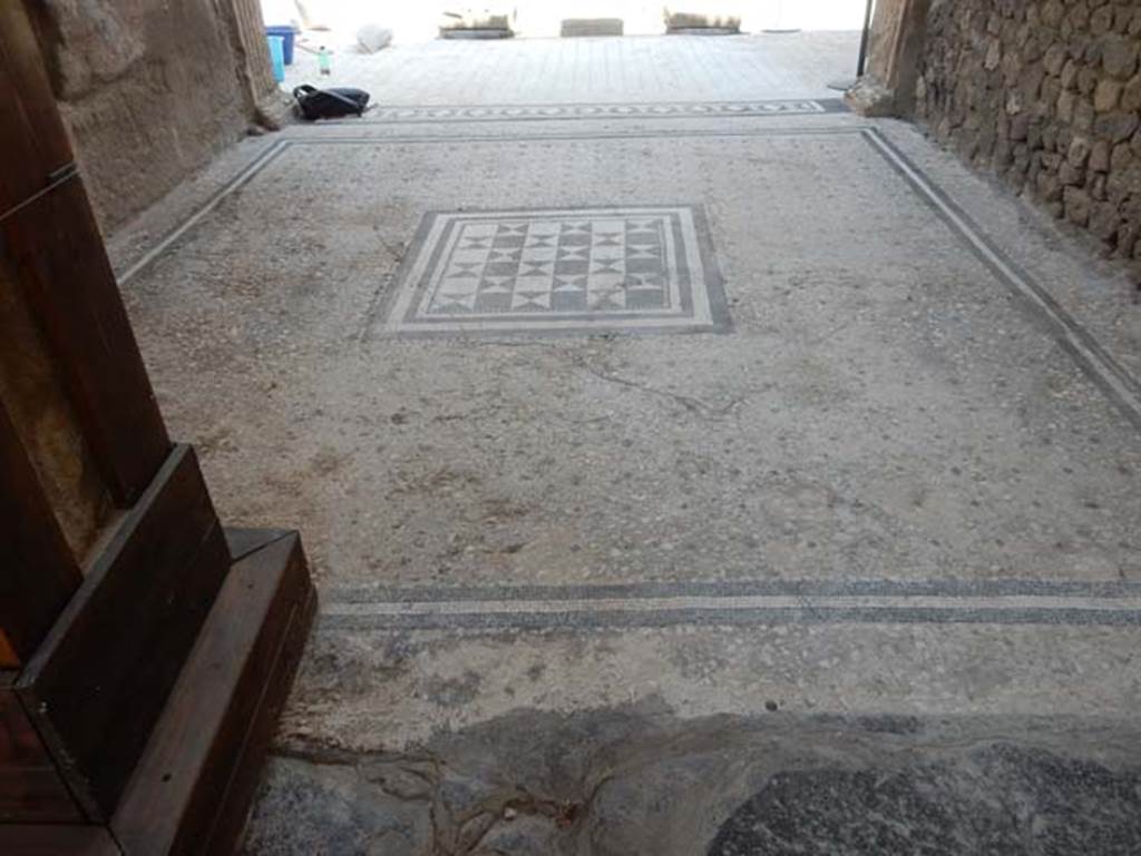 I.9.5 Pompeii. May 2016. Room 8, looking north across tablinum floor, from north portico towards atrium. Photo courtesy of Buzz Ferebee.
