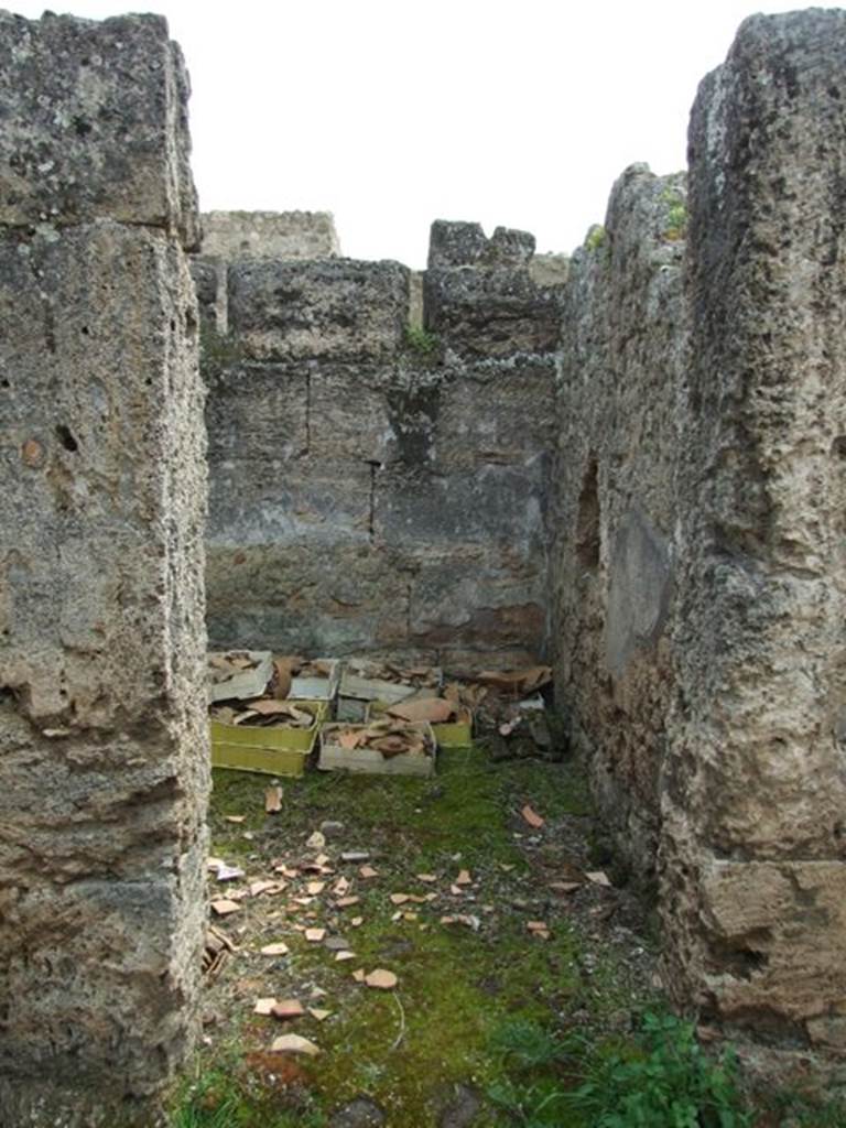 I.9.12 Pompeii. March 2009. Room 10. Doorway to room on east side of entrance.