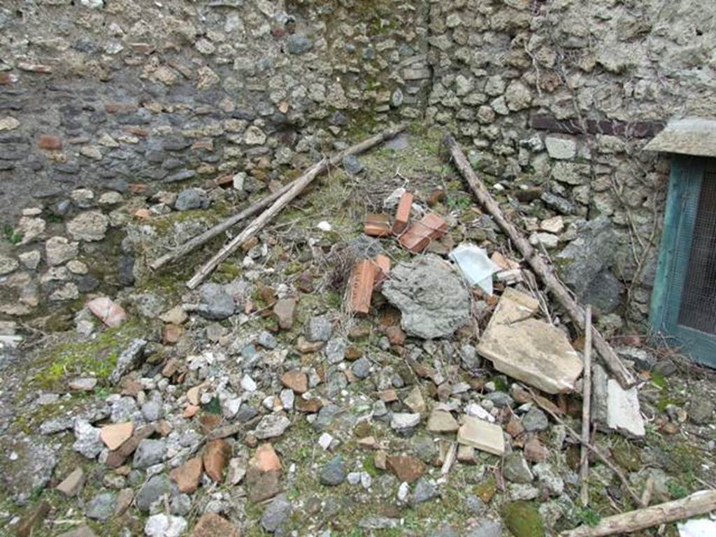 I.9.14 Pompeii. March 2009. Room 1. Upper garden area. South east corner.