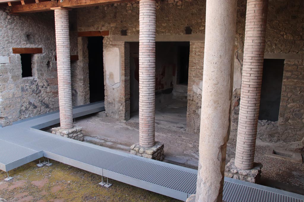 I.9.14 Pompeii. October 2022.
Room 2, lower garden area at south end. Looking south-east to rear of house. Photo courtesy of Klaus Heese.