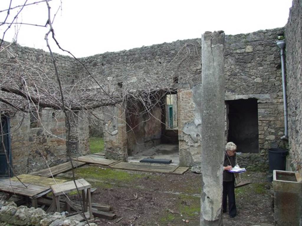 I.9.14 Pompeii. March 2009. Room 2. Lower garden area at south end. Looking south east to rear of house.