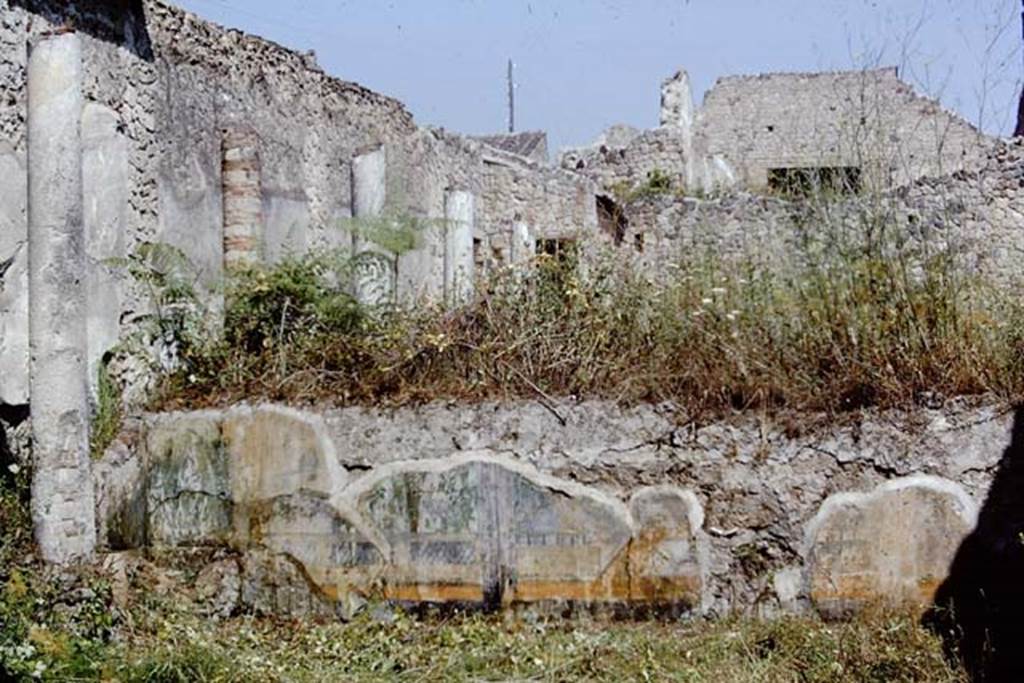 I.9.14 Pompeii. 1968. Room 2, garden wall between upper and lower garden with painted garden. Photo by Stanley A. Jashemski.
Source: The Wilhelmina and Stanley A. Jashemski archive in the University of Maryland Library, Special Collections (See collection page) and made available under the Creative Commons Attribution-Non Commercial License v.4. See Licence and use details.
J68f1422