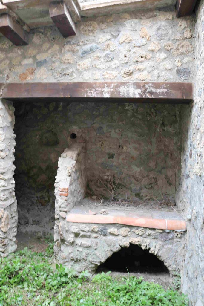 I.10.1 Pompeii. December 2018. Hearth in kitchen area. Photo courtesy of Aude Durand.