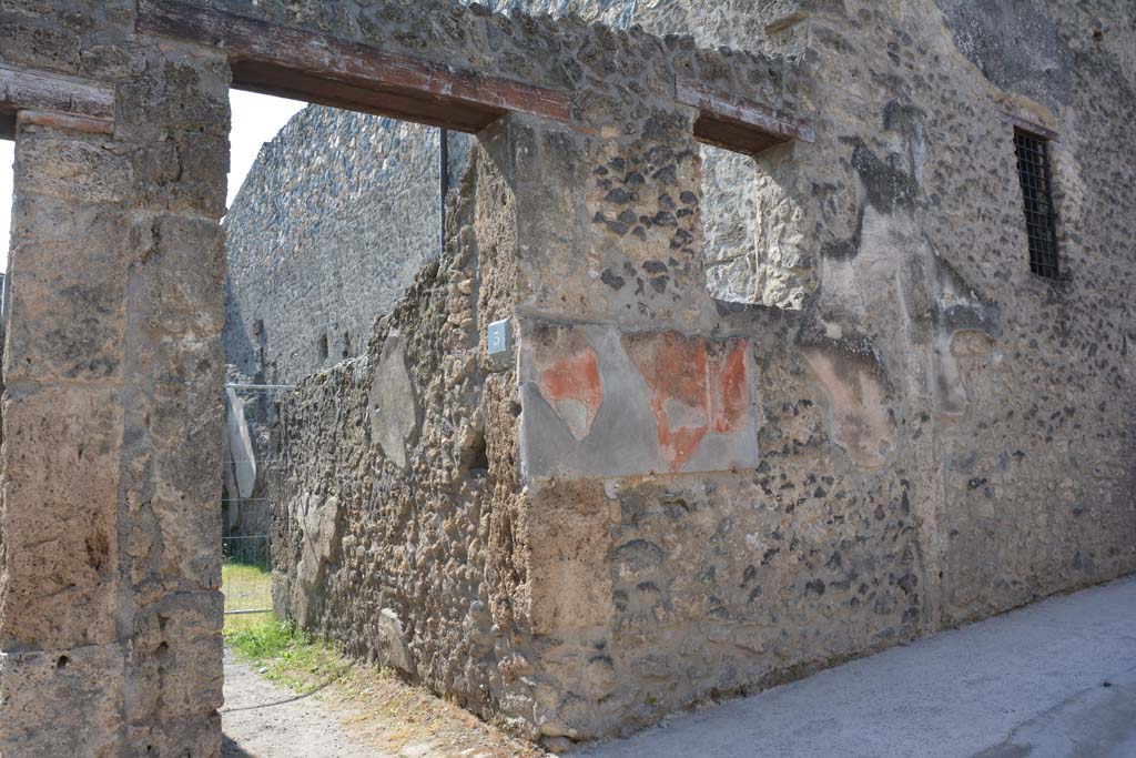 I.10.3 Pompeii. April 2017. Entrance doorway and west side of entrance corridor and front facade. 
Photo courtesy Adrian Hielscher.
