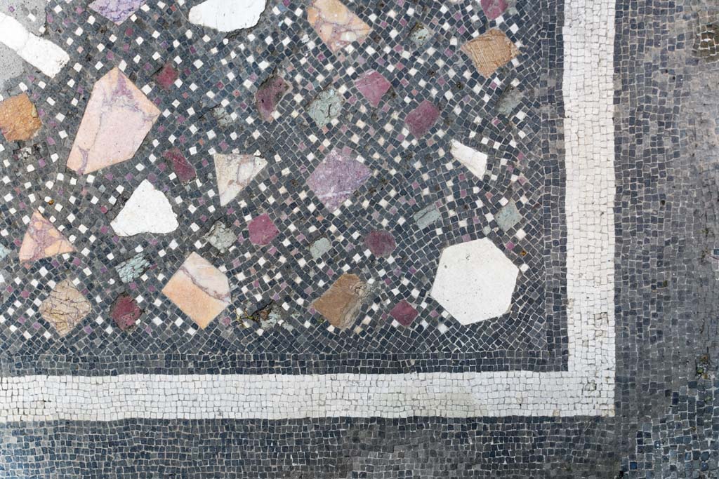 I.10.4 Pompeii. April 2022. Room 46, detail from baths’ atrium flooring. Photo courtesy of Johannes Eber.