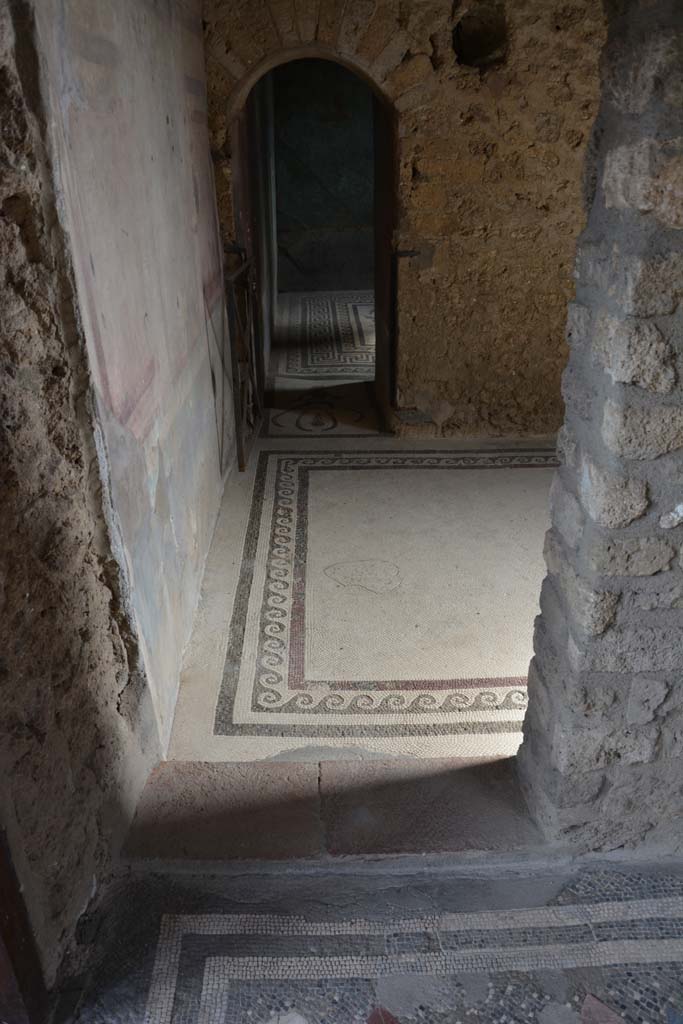 I.10.4 Pompeii. September 2019. Doorway threshold to room 47 from room 46. 
Looking south across flooring towards arched doorway into caldarium. 
Foto Annette Haug, ERC Grant 681269 DCOR.
