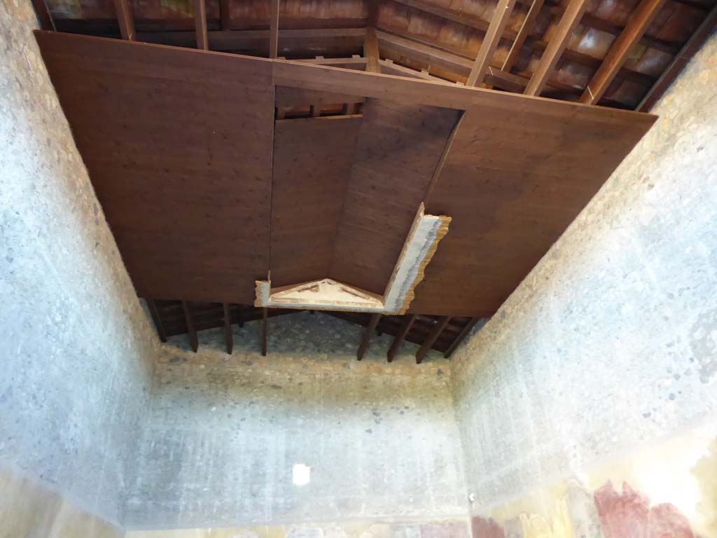 I.10.4 Pompeii. September 2017. Room 18, reconstructed ceiling.  
Foto Annette Haug, ERC Grant 681269 DCOR.

