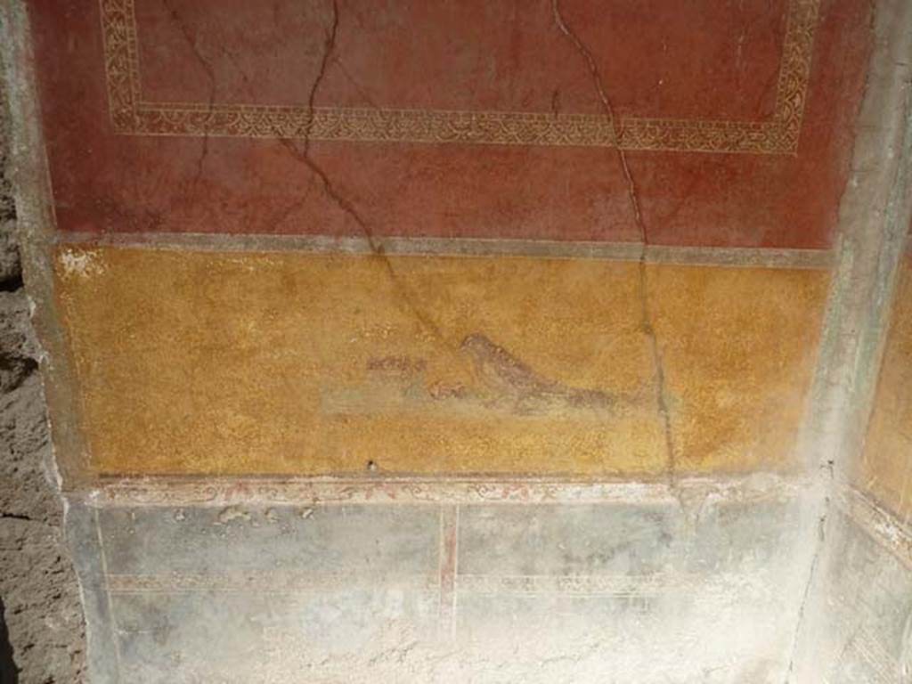 1.10.4 Pompeii. September 2015. North-east corner of atrium. Painting of bird on north wall.
